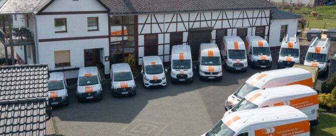Fuhrpark der Faust Betriebs-GmbH im Hof des Betriebs in Büdingen-Wolferborn.