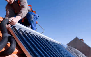 solar-solarthermie-dach-handwerker-installation