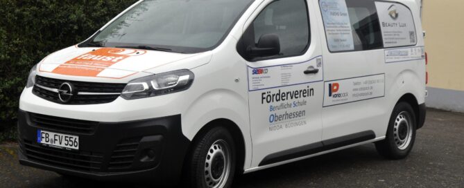 Der neue Bus der BSO, gesponsert vom Förderverein der Beruflichen Schule Oberhessen.